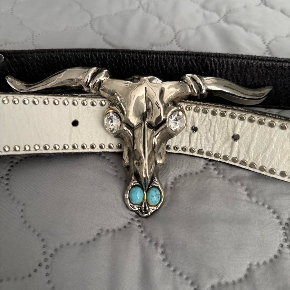 Silver and White Belt with Bull Skull Buckle - Picture 2 of 9